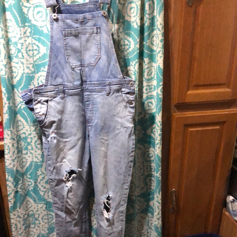 Stylish Light Blue Distressed Overalls‎